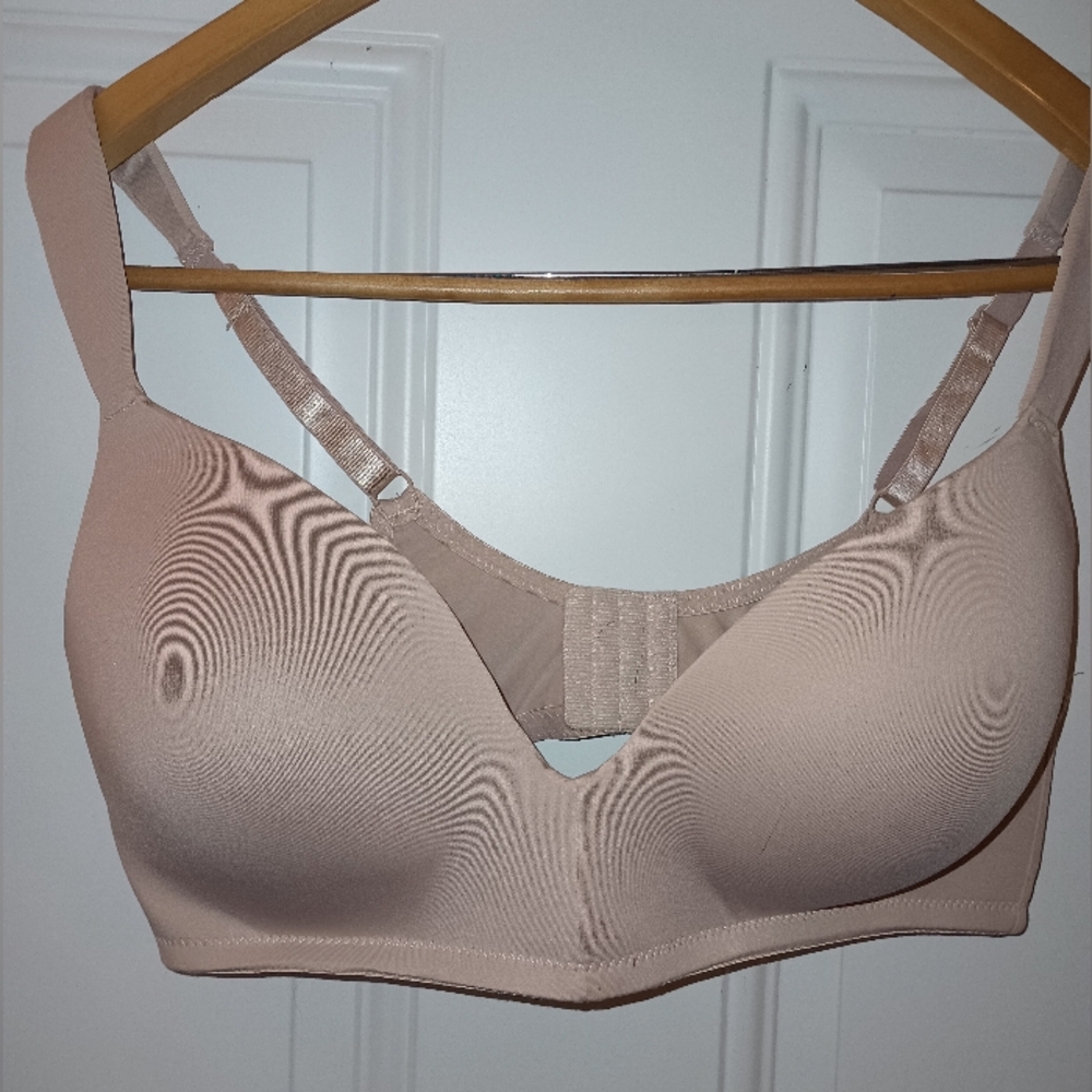 Anne Klein Blush Bra . Size 40 D Light Rose Color
